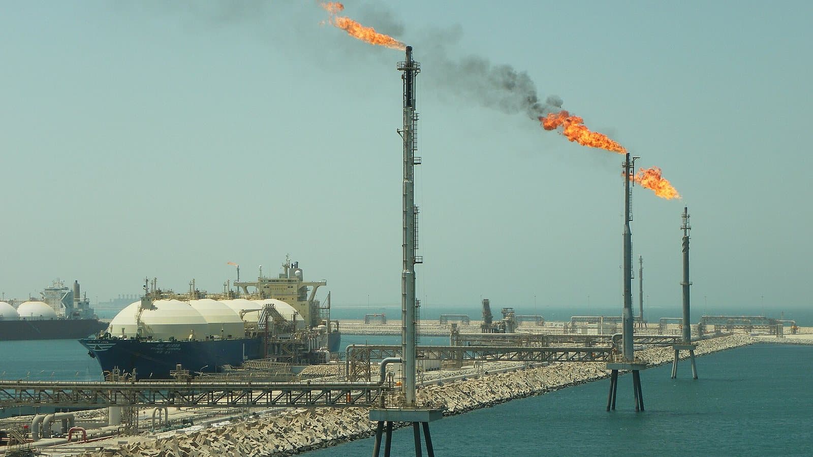 LNG-Tanker am Terminal Ras Laffan in Katar
